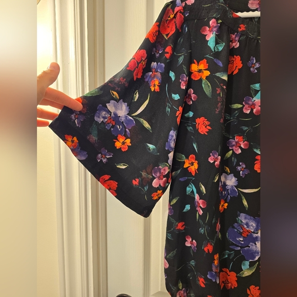 NWOT | Reitmans Blouse | Size Medium - Picture 4 of 8